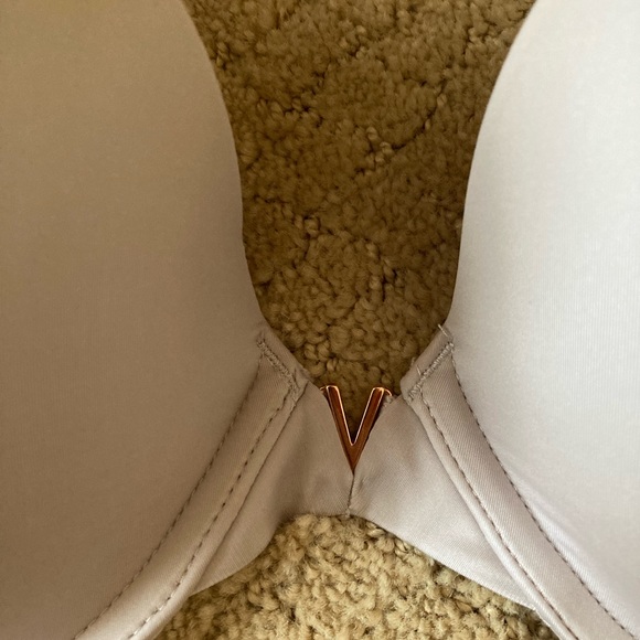 SOLD! NWOT VS push up bra, 34DD - Picture 3 of 7